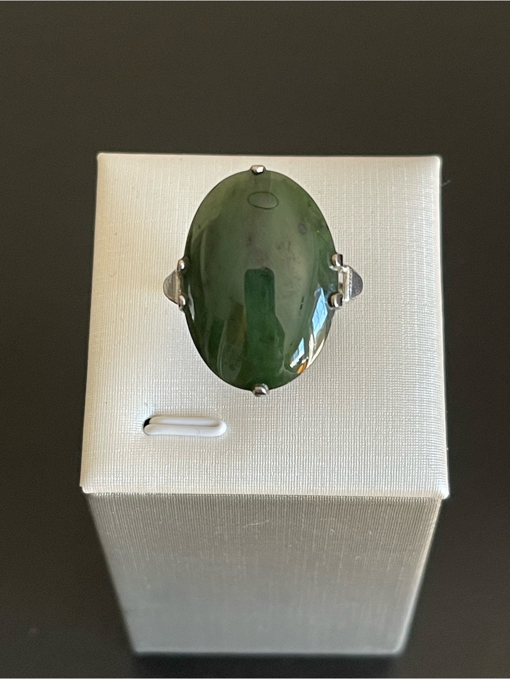 Vintage Sterling Silver genuine nephrite Green Jade Oval Ring.